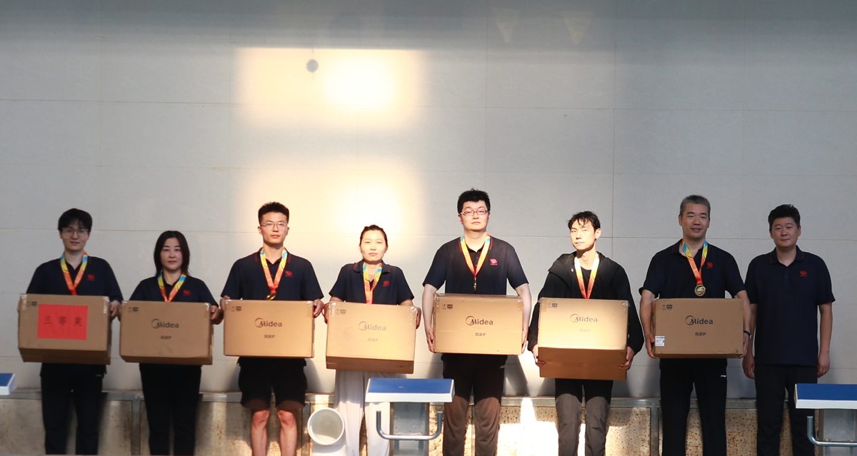 1756431832828706.jpg 06-公司工會主席、副總經理彥祺為榮獲個人項目第三名的:投標中心王潤龍、中誠服務公司邵巍、信息通信設計院張宇、焦作分公司劉杰、研發二中心海天陽、正華電訊公司董佳藝、商務部張瑞通 頒獎表彰.JPG